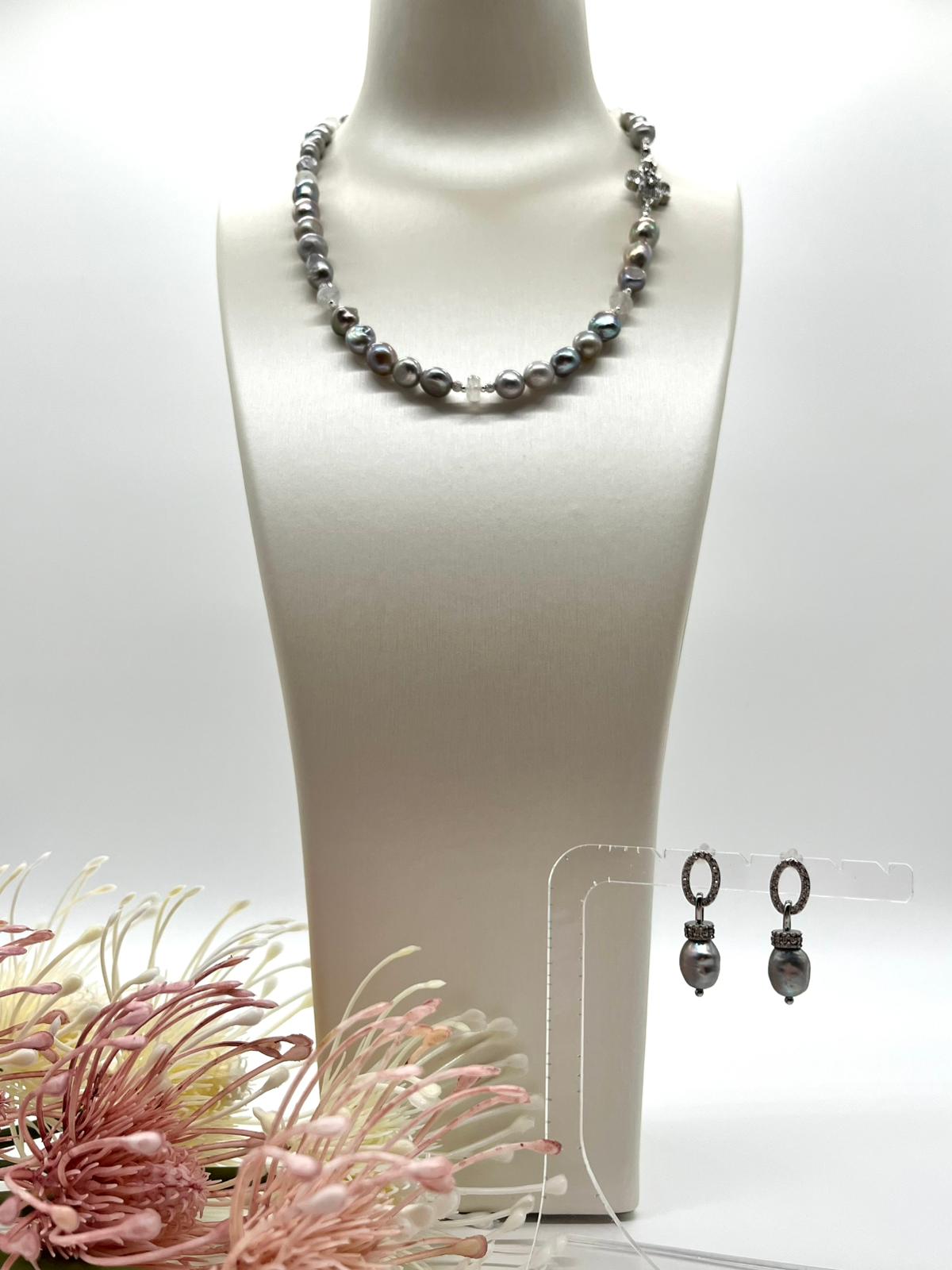 ✨ Elegantes Schmuckset mit grau schimmernden Barockperlen und Mondstein ✨