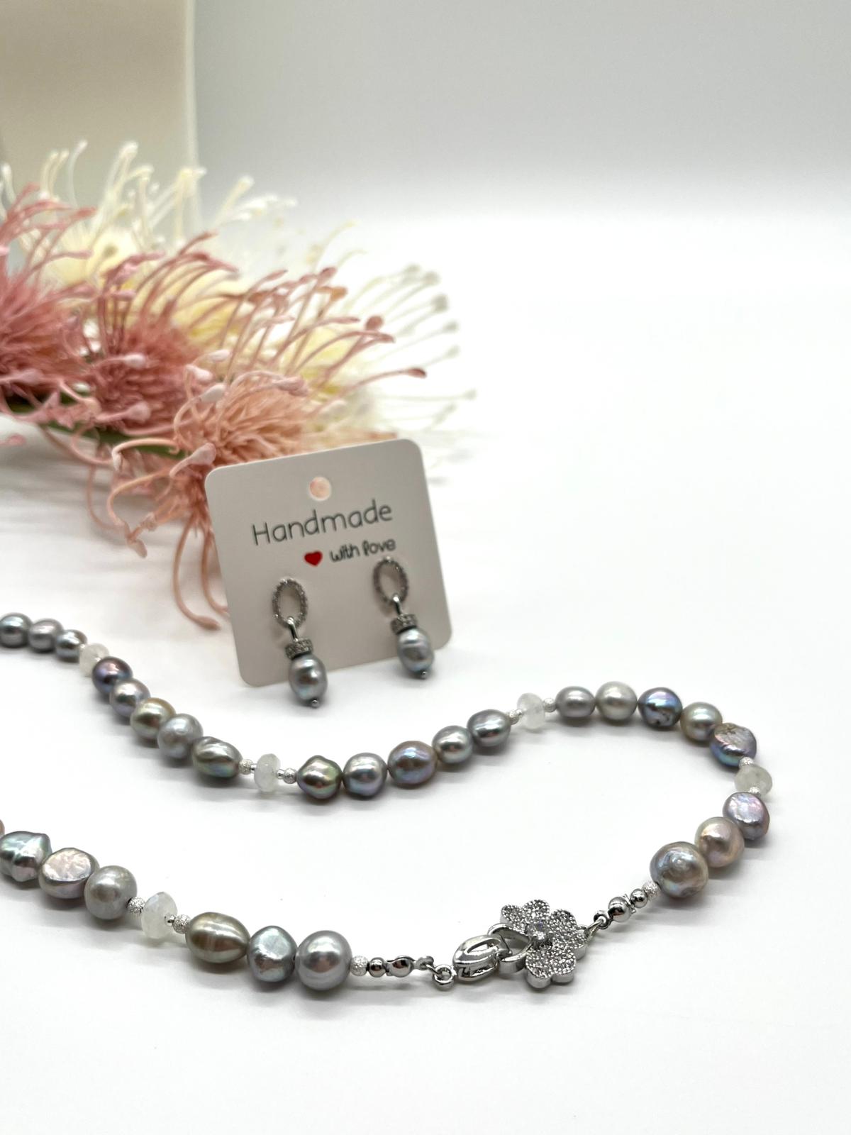 ✨ Elegantes Schmuckset mit grau schimmernden Barockperlen und Mondstein ✨