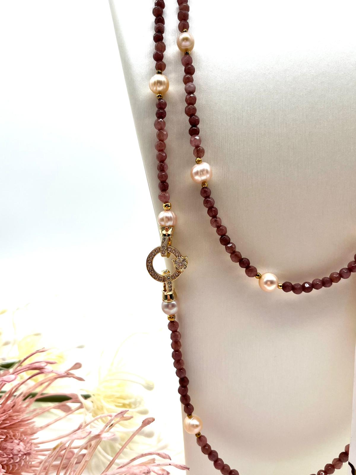 Mehrreihiges Collier im sanften Altrosa mit echten Perlen
