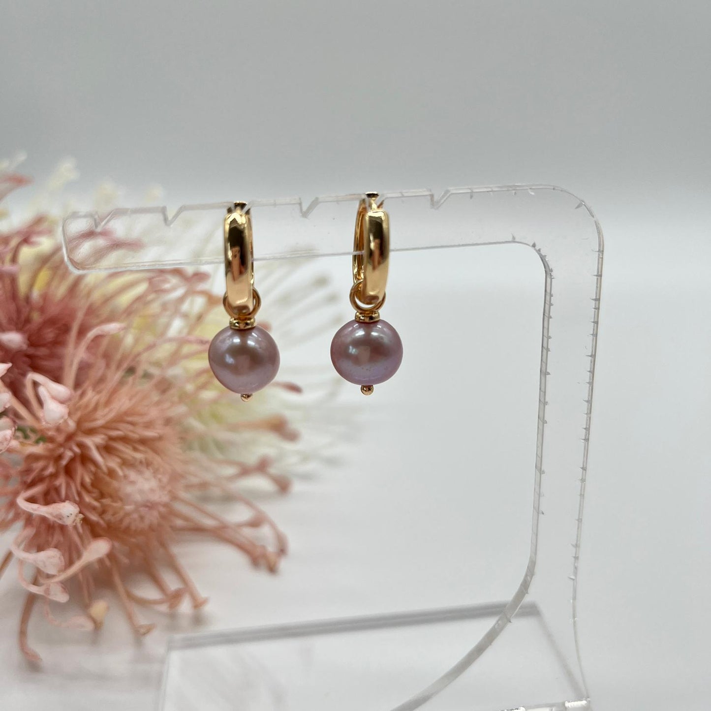 Creolen in gold mit echten Perlen in rosé
