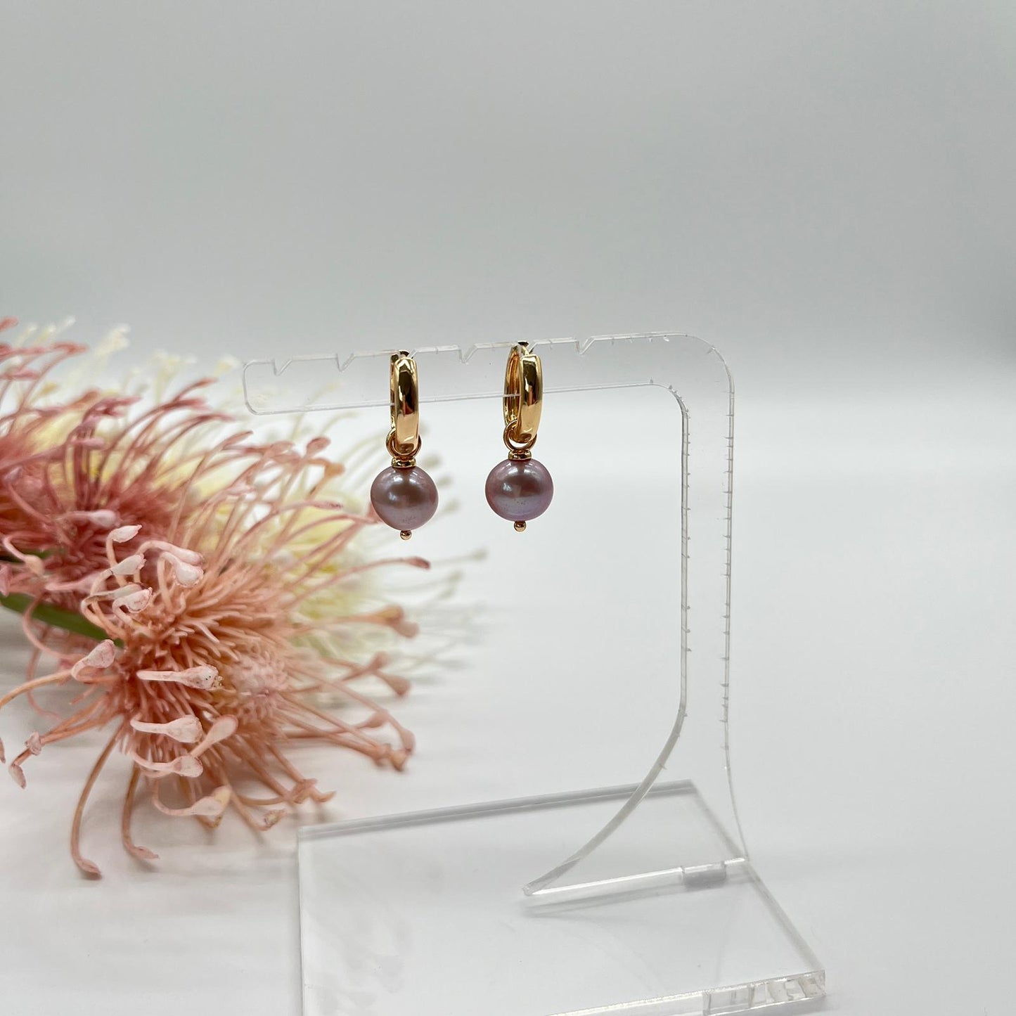 Creolen in gold mit echten Perlen in rosé