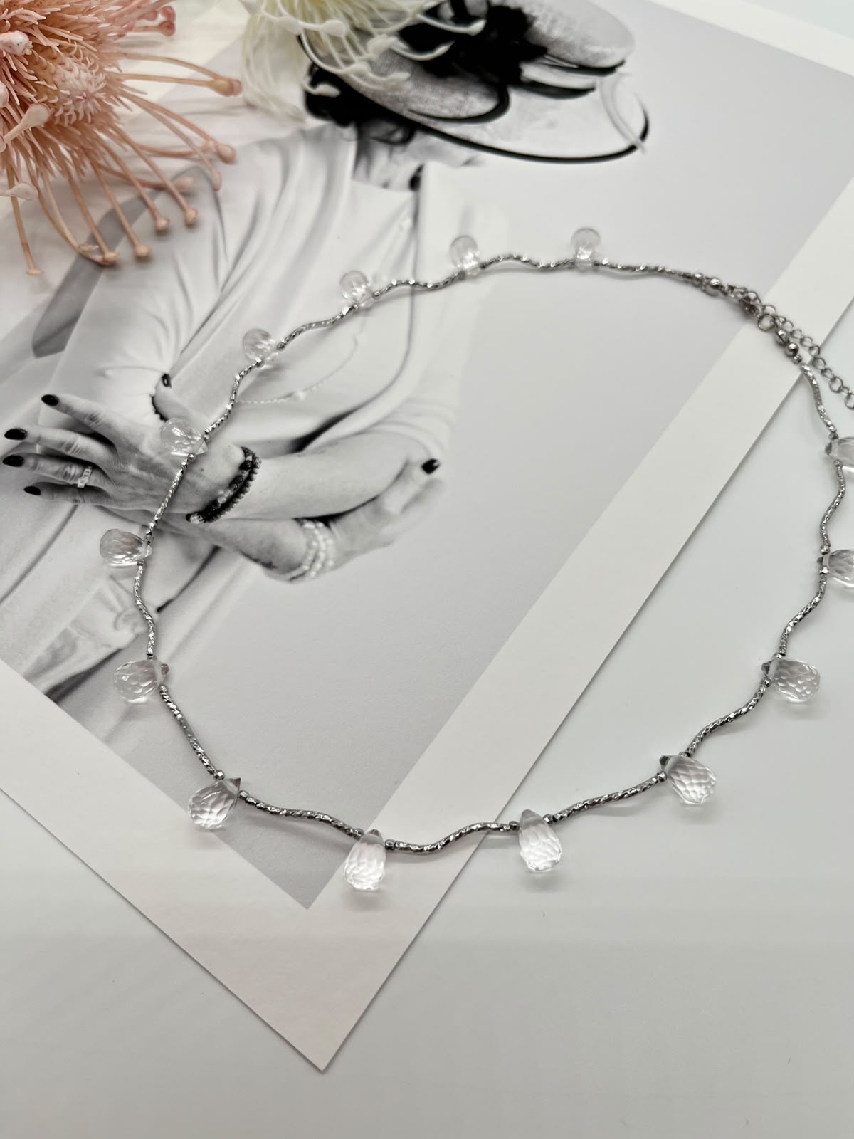 Bergkristall-Collier mit facettierten Brioletten Perlen | Handgefertigte Eleganz