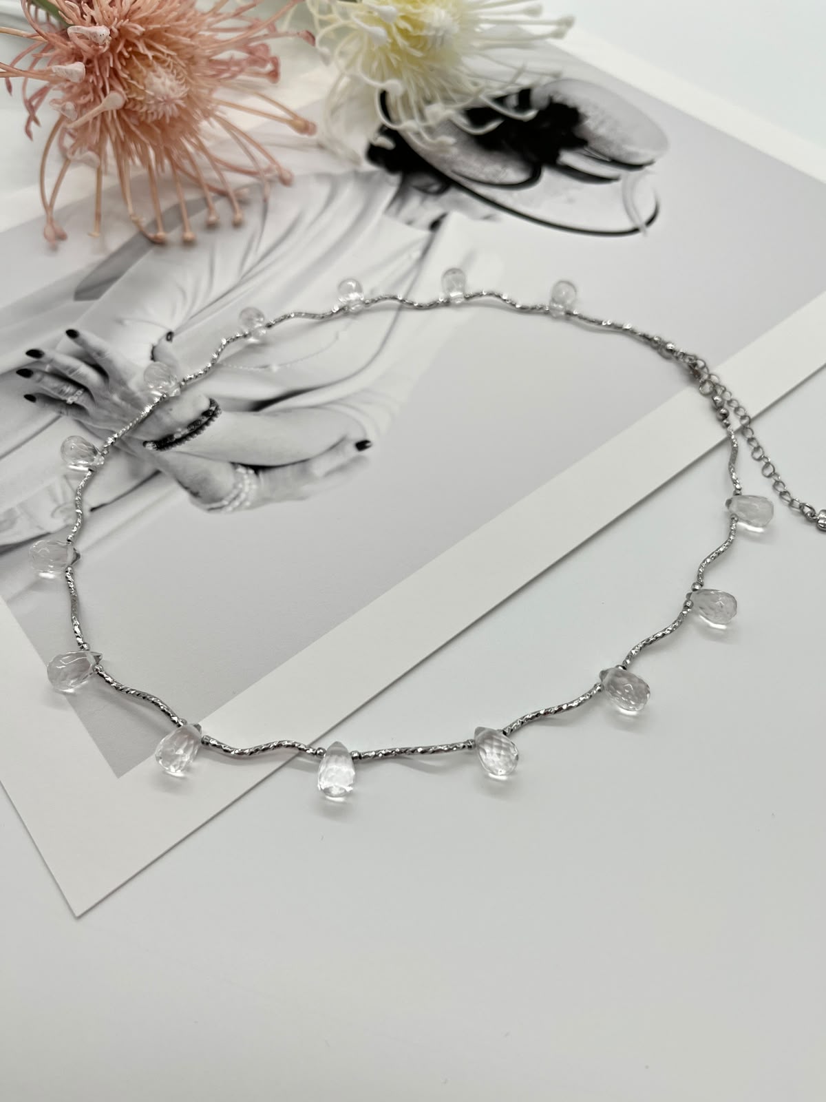 Bergkristall-Collier mit facettierten Brioletten Perlen | Handgefertigte Eleganz
