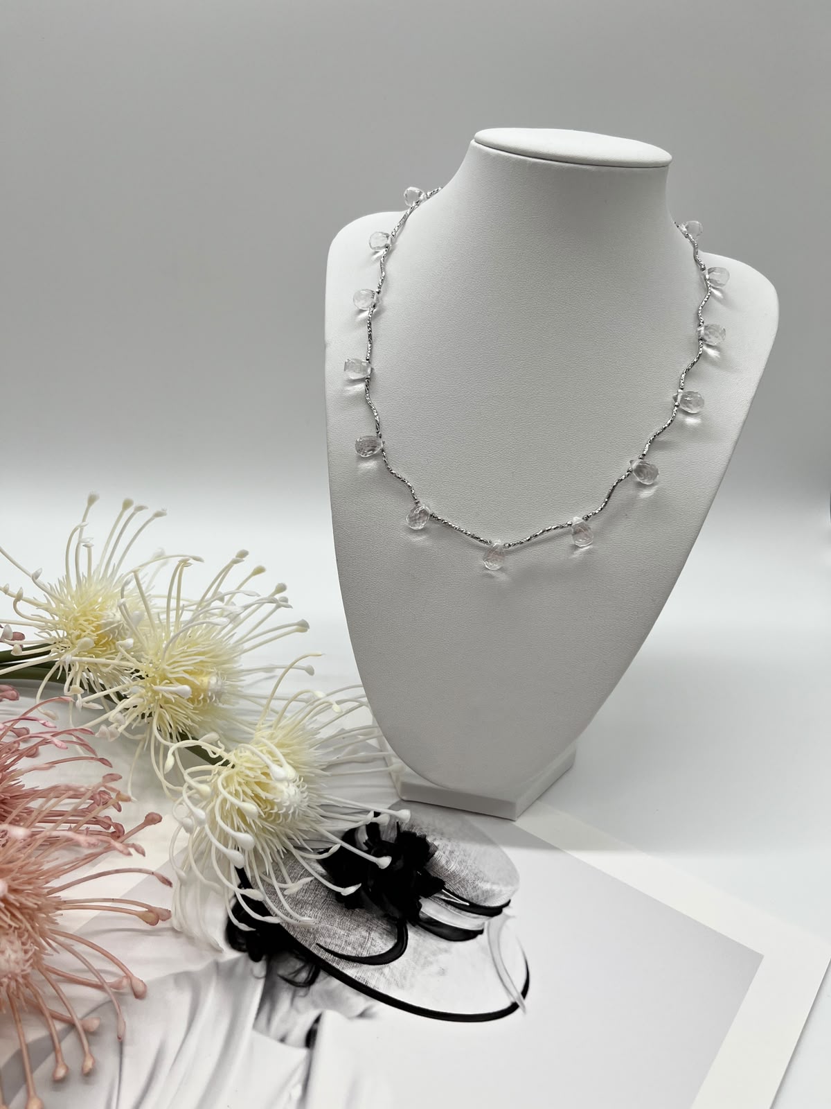 Bergkristall-Collier mit facettierten Brioletten Perlen | Handgefertigte Eleganz