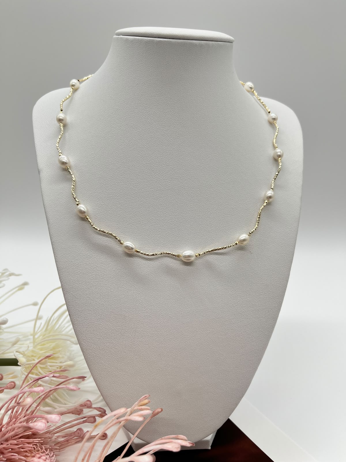 Collier „Perlenwelle“ in Gold mit echten Süßwasserperlen