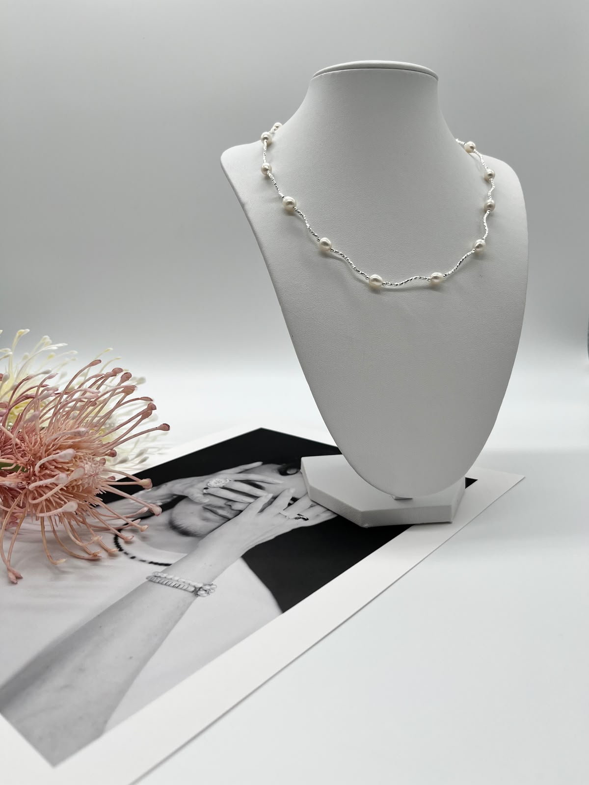 Collier „Perlenwelle“ in Silber mit echten Süßwasserperlen