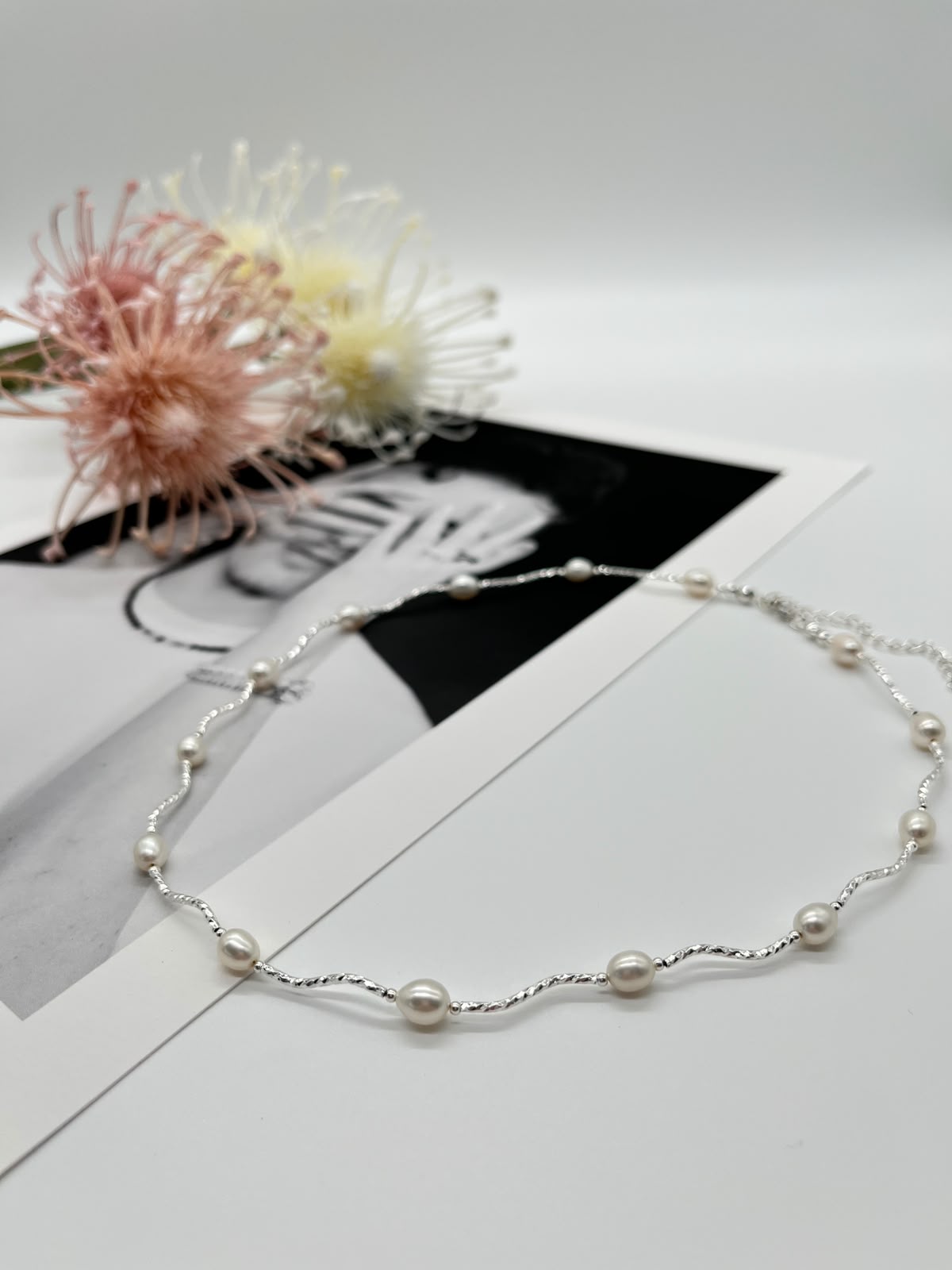 Collier „Perlenwelle“ in Silber mit echten Süßwasserperlen