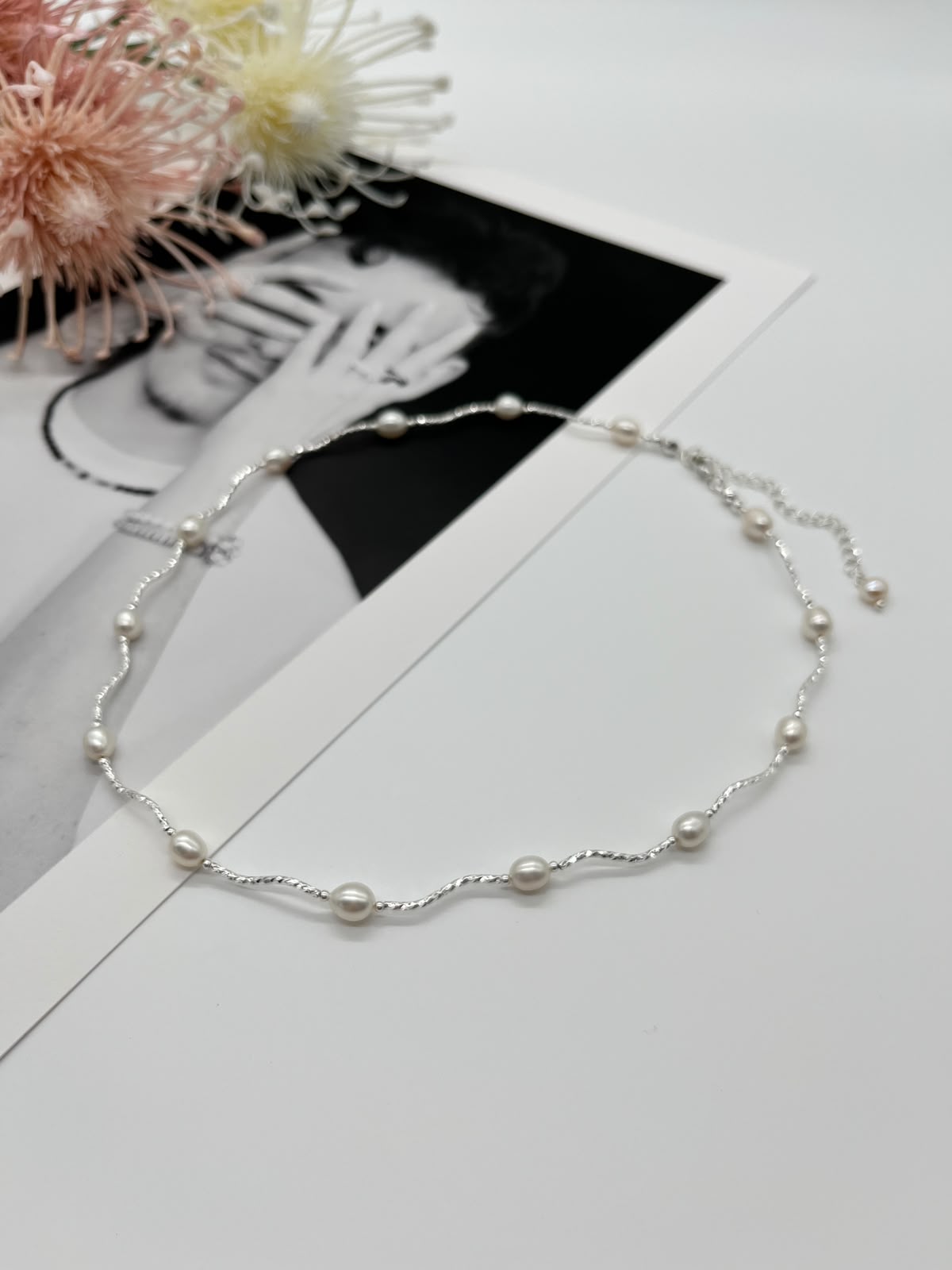 Collier „Perlenwelle“ in Silber mit echten Süßwasserperlen