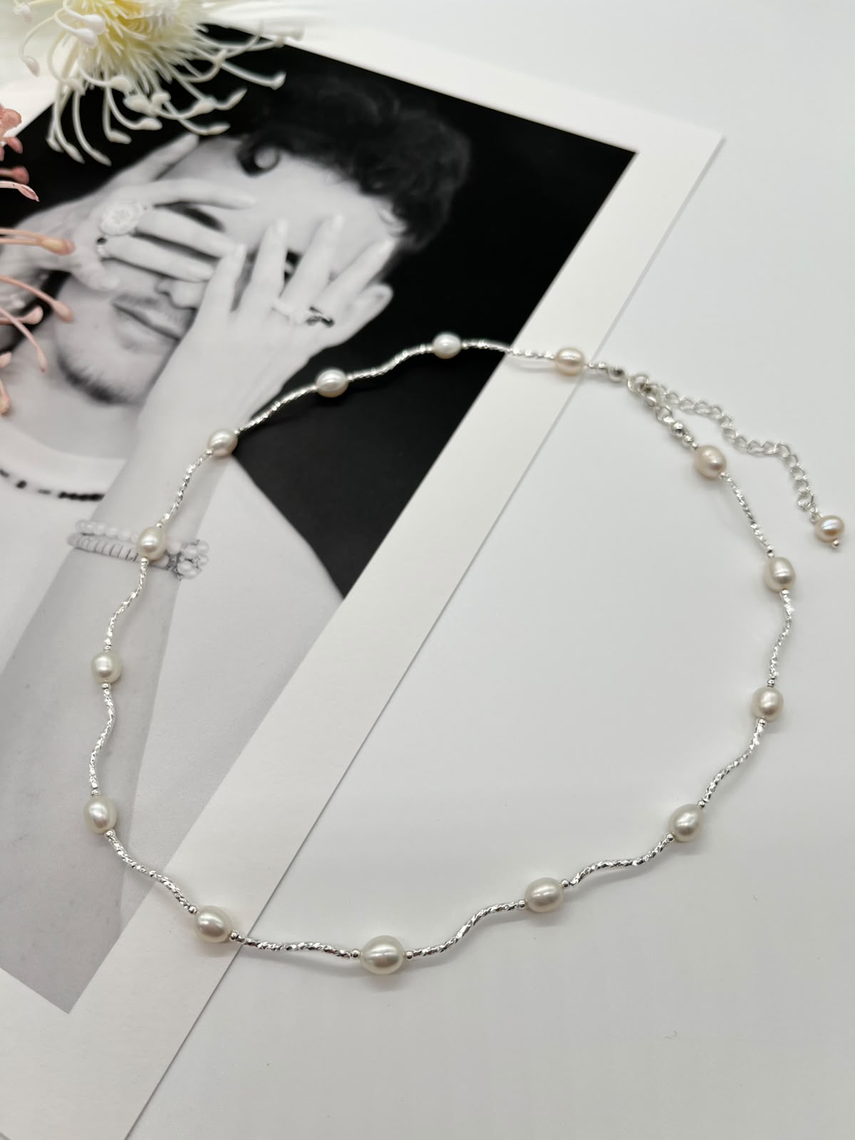 Collier „Perlenwelle“ in Silber mit echten Süßwasserperlen